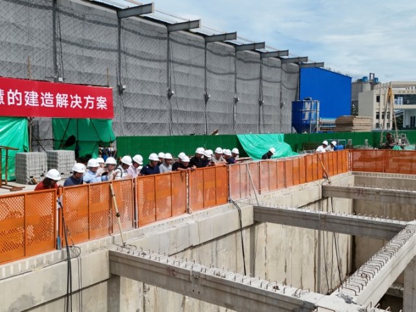 全国工程勘察设计大师王卫东、福建省勘察设计大师卢伟煌、上海市工程勘察设计大师杨石飞一行莅临参加智能全装配式建造创新发展研讨会